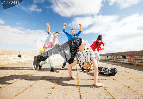 Image of group of teenagers dancing