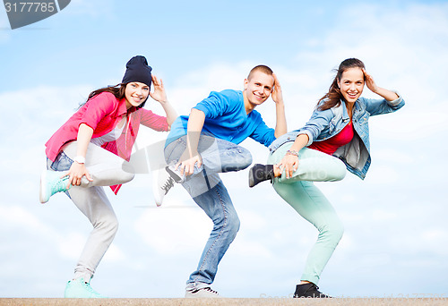 Image of group of teenagers dancing