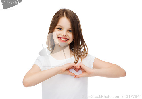 Image of smiling little girl showing heart with hands