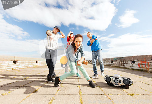 Image of group of teenagers dancing