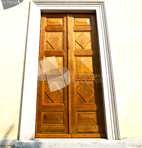 Image of the ternate rusty brass brown knocker   door curch  closed wood 