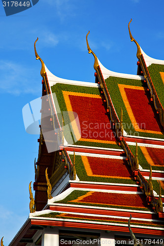 Image of bangkok in the temple   cross colors roof    colors