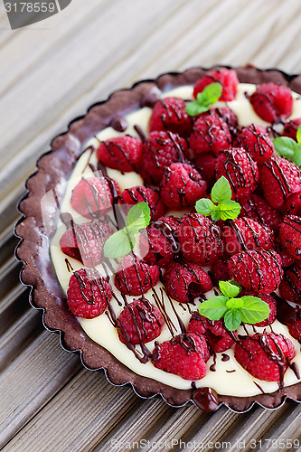 Image of tart with raspberries