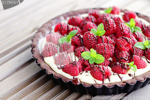 Image of tart with raspberries