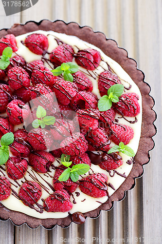 Image of tart with raspberries