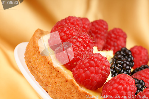 Image of Close-up of a custard tart with raspberries and blackberries