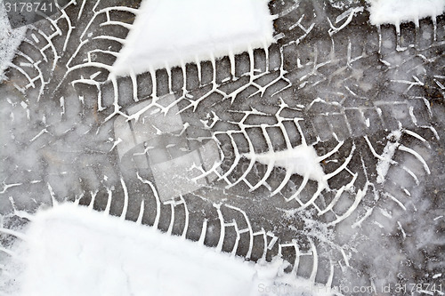 Image of Tracks tire car in snow