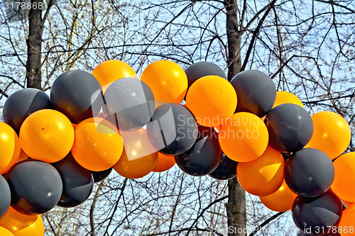 Image of Balloons black and orange with sky