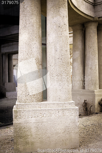 Image of Classical columns 