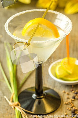 Image of Cocktail with lemon slice