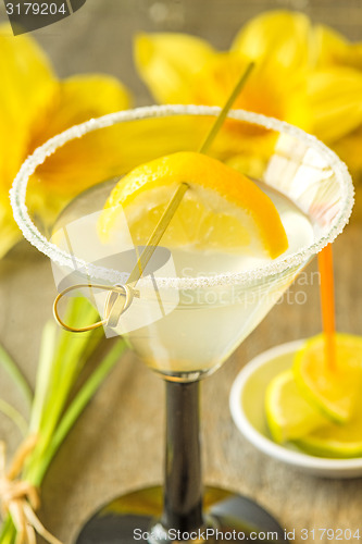 Image of Cocktail with lemon slice