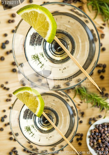 Image of Cocktail with lemon slice