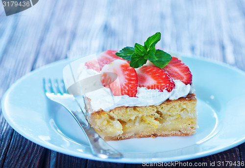 Image of pie with strawberry