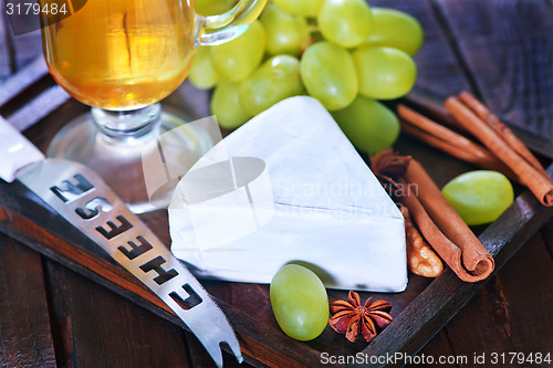 Image of camembert and grape