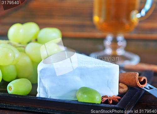 Image of camembert and grape