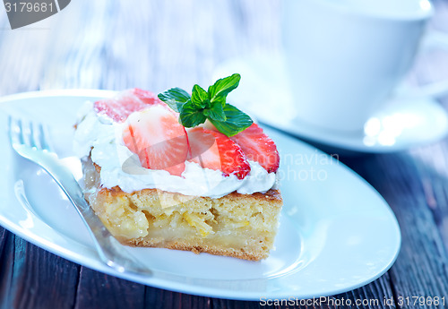 Image of pie with strawberry