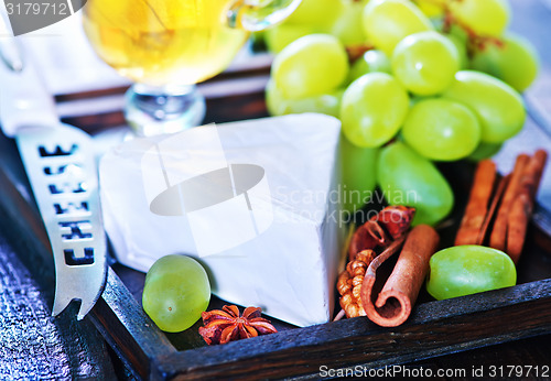 Image of camembert and grape