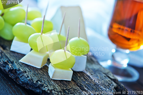 Image of camembert and grape