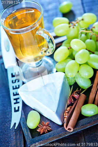 Image of camembert and grape