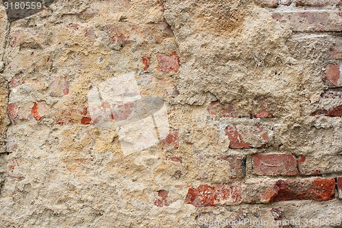 Image of cracked old wall