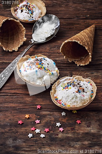 Image of ice cream decorated with sweet powder in the wafer 