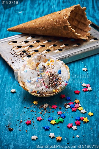 Image of ice cream decorated with sweet powder in the wafer 