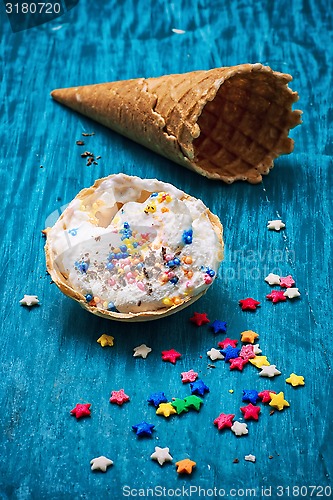 Image of ice cream decorated with sweet powder in the wafer 