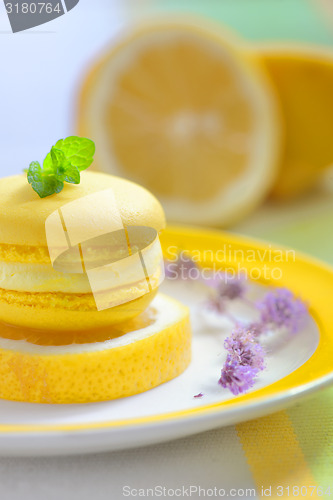 Image of yellow lemon macaron