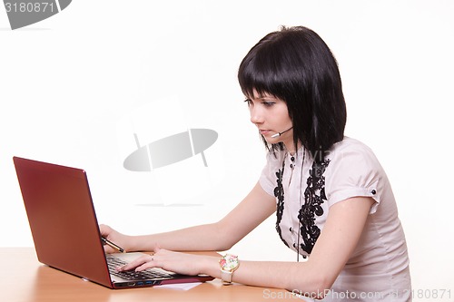 Image of Call-center employee at the desk