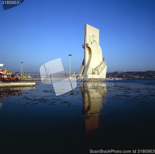 Image of Monument to Discoveries