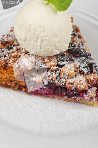 Image of Crumble pie with black currants 