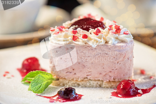 Image of heart-shaped valentine cake