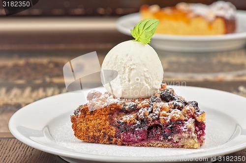 Image of Crumble pie with black currants 