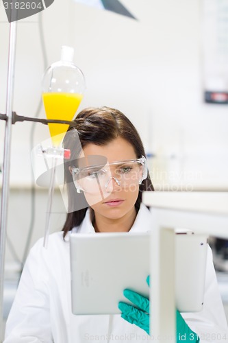 Image of Health care professional in lab.