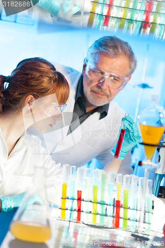 Image of Health care professionals in lab.