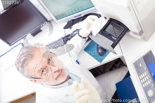 Image of Life scientist researching in the laboratory.