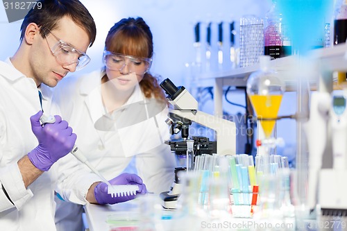 Image of Health care professionals in lab.