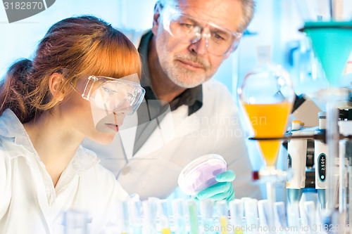 Image of Health care professionals in lab.