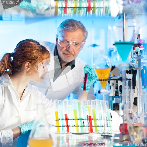 Image of Health care professionals in lab.