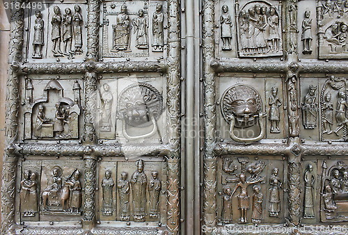 Image of richly decorated ancient gates