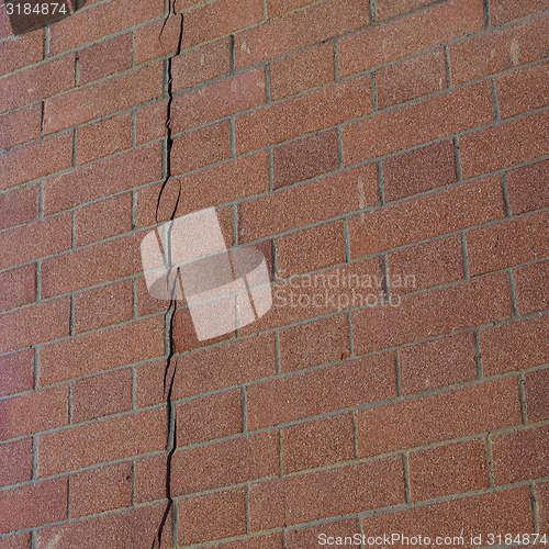 Image of Cracked wall