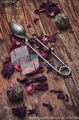 Image of spilled tea on wooden surface