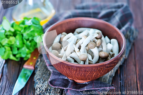 Image of raw mushrooms