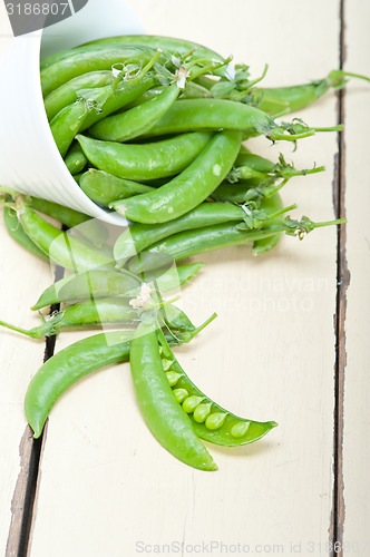 Image of hearthy fresh green peas 