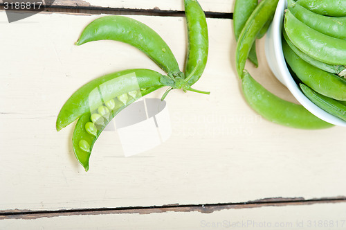 Image of hearthy fresh green peas 