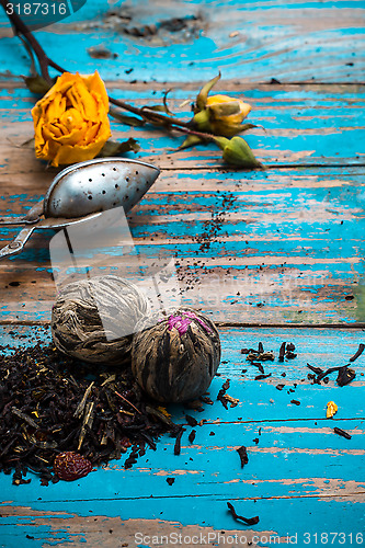 Image of dried tea leaves for brewing tea 