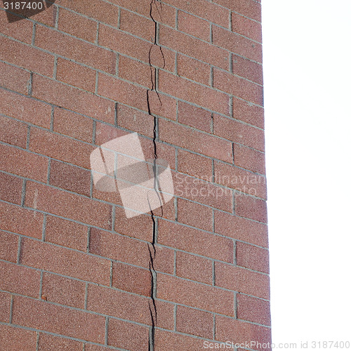 Image of Cracked wall