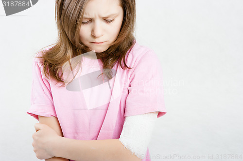 Image of girl with a bandage on his hand. limb injuries