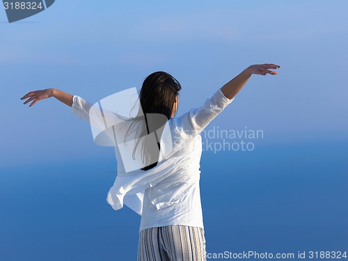 Image of young woman enjoy sunset