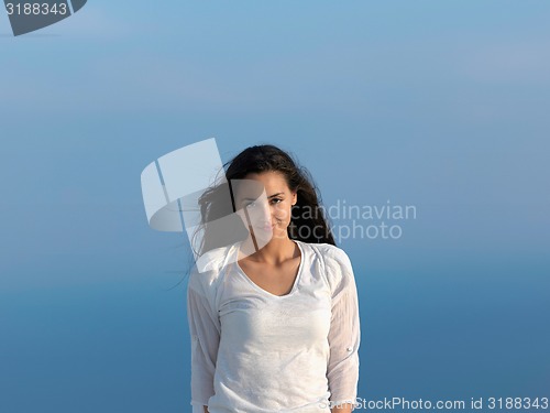 Image of young woman enjoy sunset